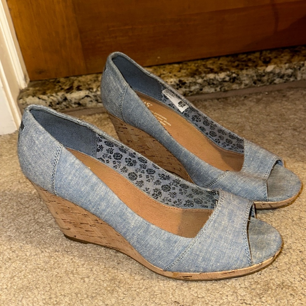 Toms denim wedges 8.5 cork super cute!